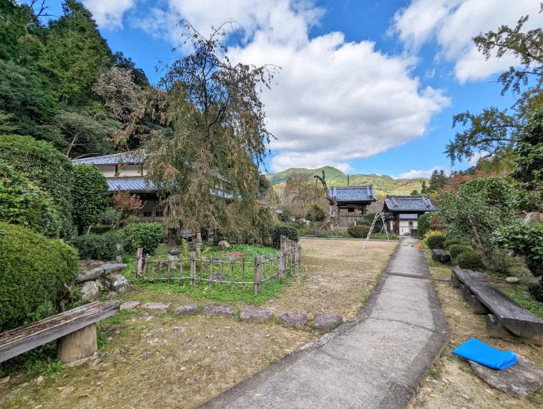 奈良県宇陀市 大野寺 弥勒摩崖仏 石仏