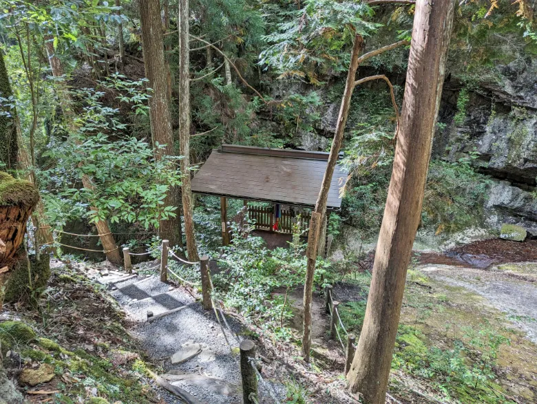 奈良県宇陀市 室生龍穴神社 吉祥龍穴