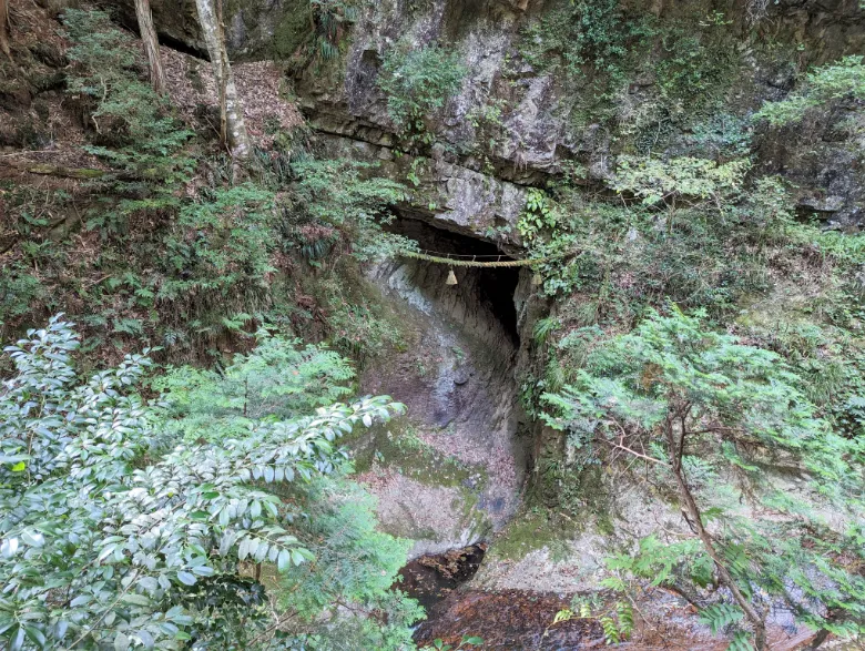 奈良県宇陀市 室生龍穴神社 吉祥龍穴