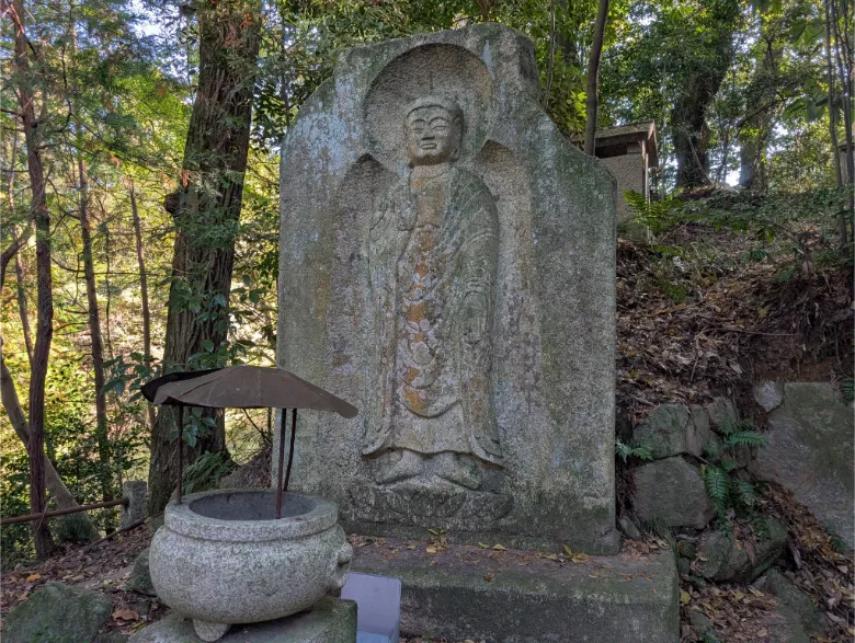 奈良県天理市 長岳寺 弥勒石棺仏